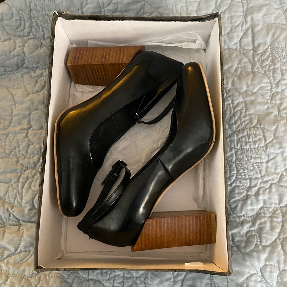 Jeffrey Campbell Oralie black with wood heels size 10